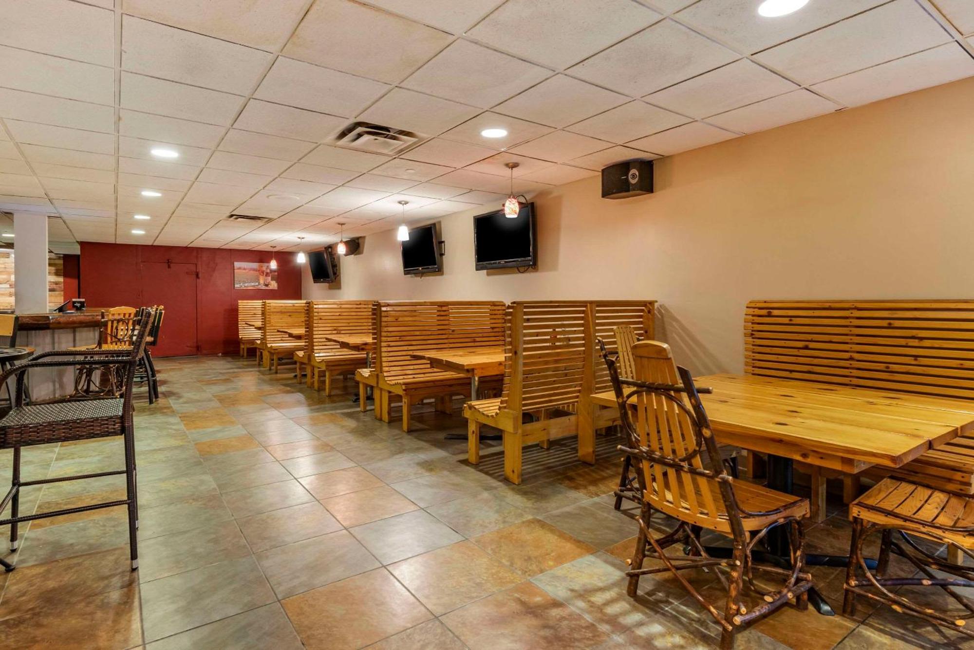 Three Bears Resort Waterpark Near Tomah Ascend Collection Warrens Extérieur photo