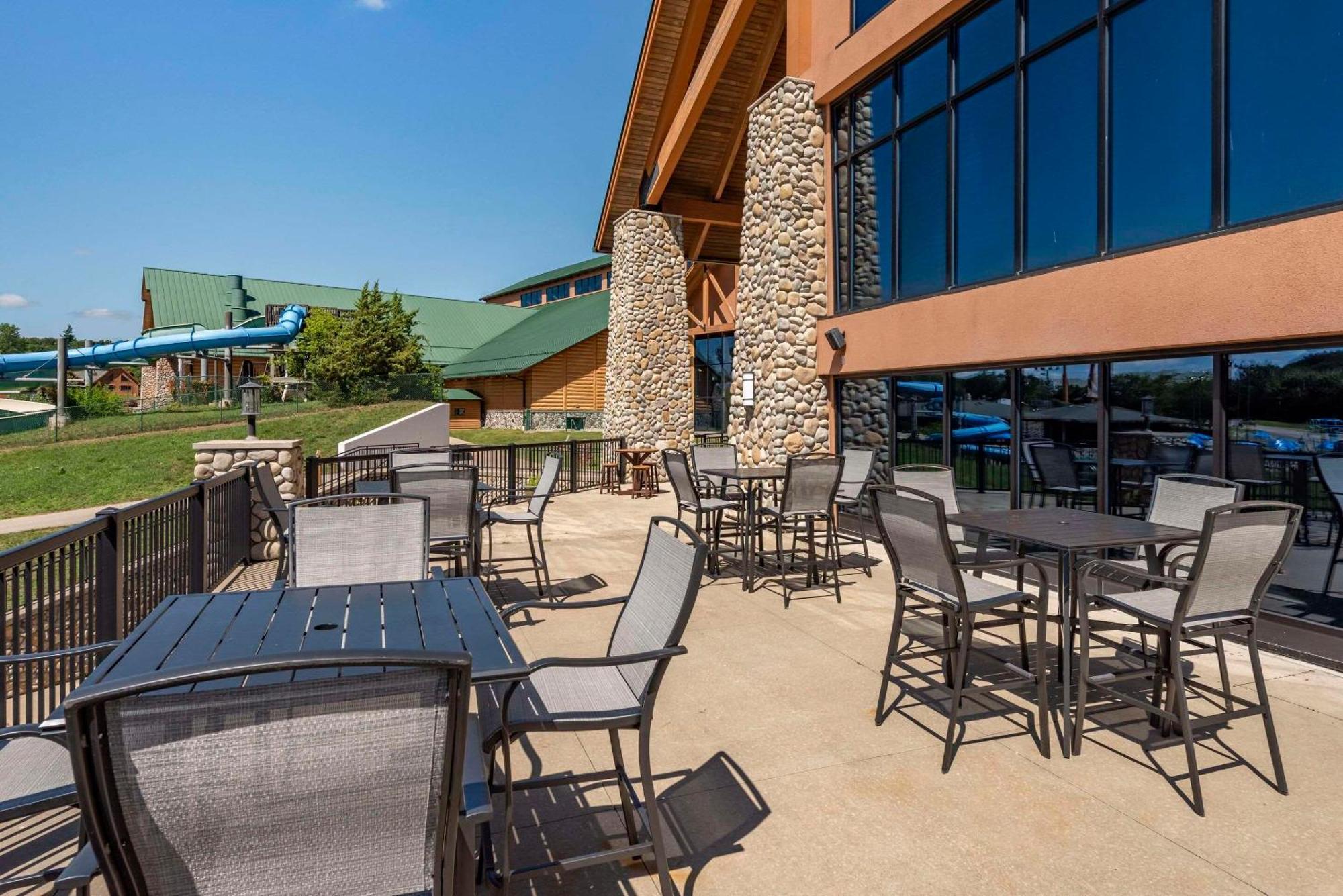 Three Bears Resort Waterpark Near Tomah Ascend Collection Warrens Extérieur photo