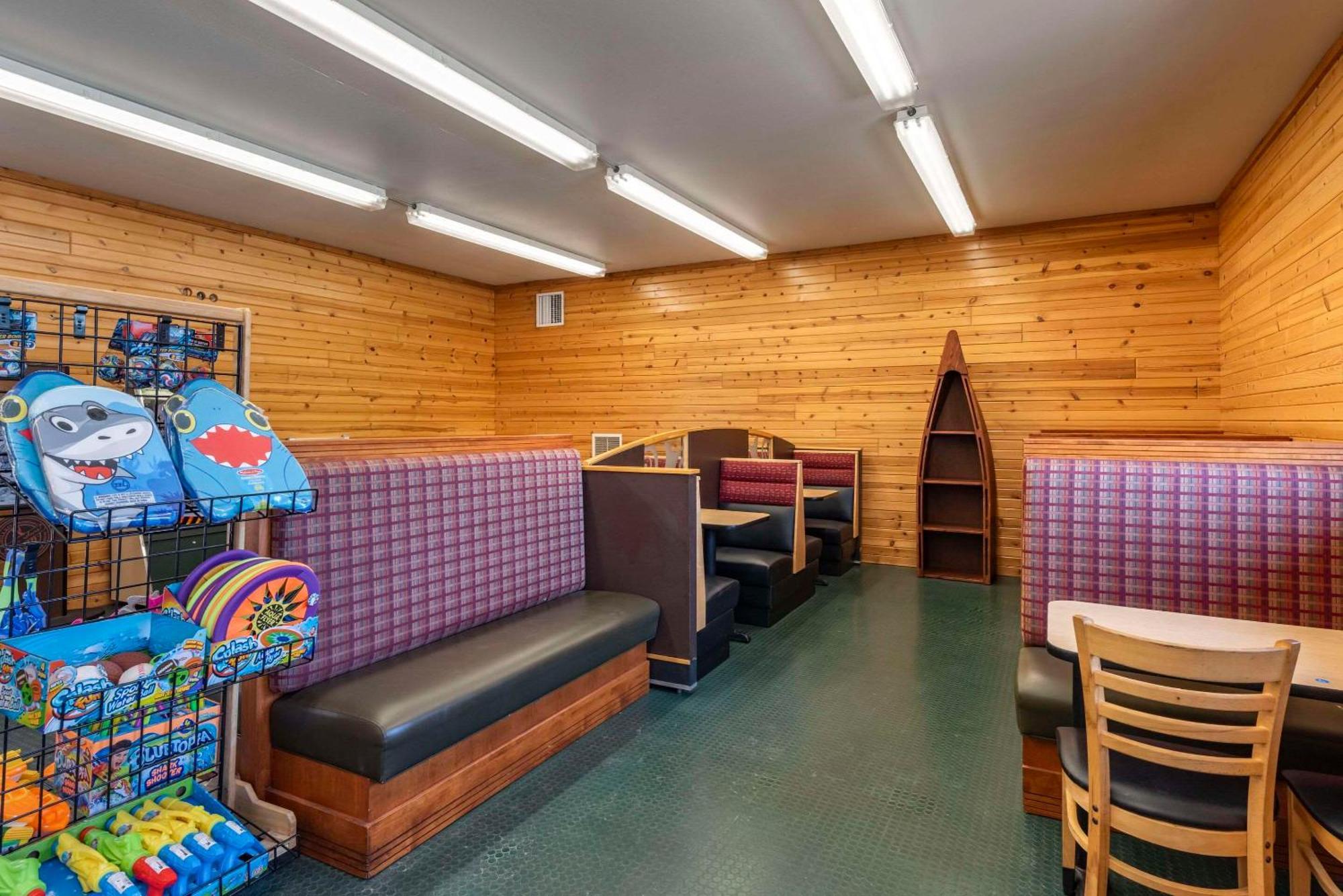 Three Bears Resort Waterpark Near Tomah Ascend Collection Warrens Extérieur photo