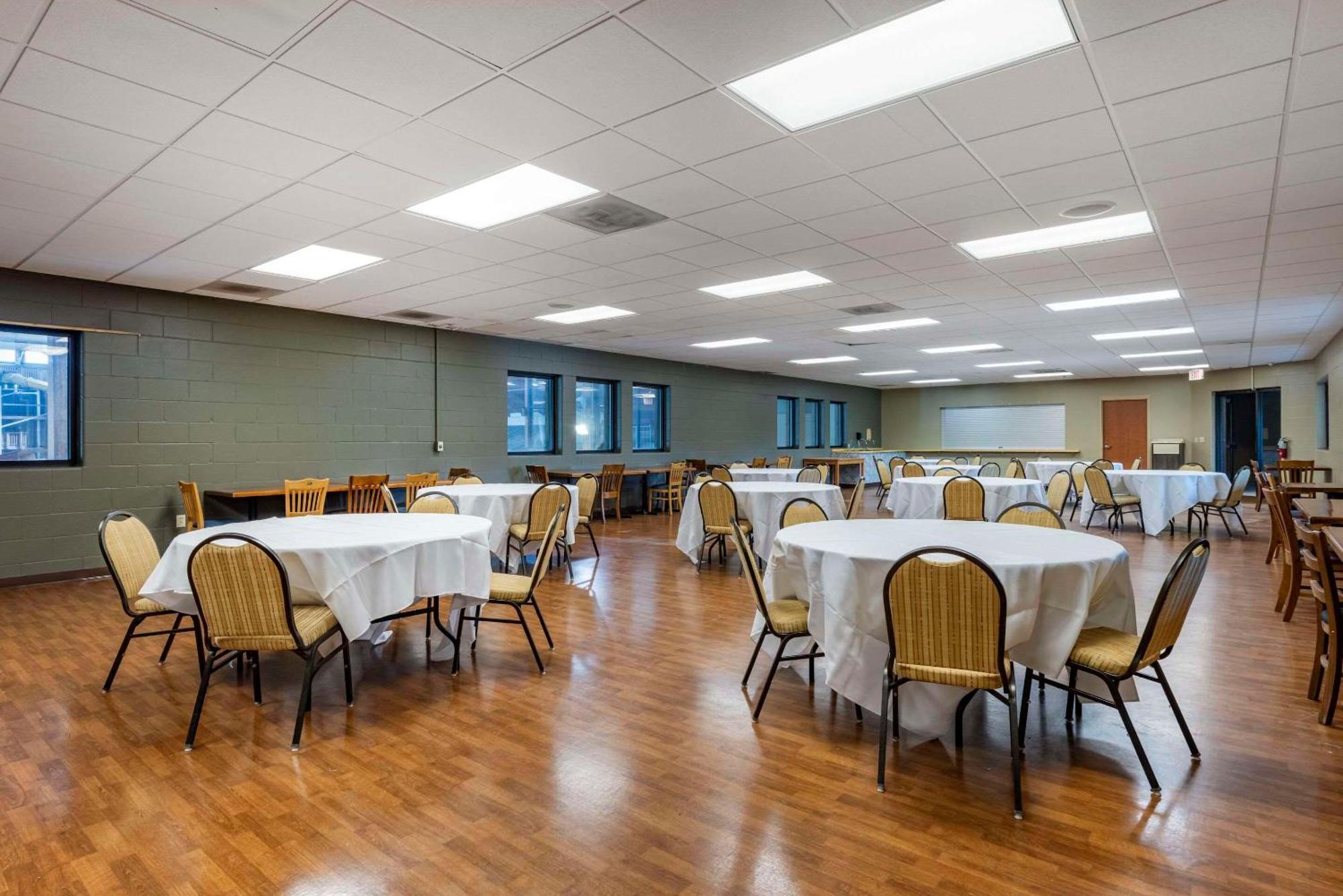 Three Bears Resort Waterpark Near Tomah Ascend Collection Warrens Extérieur photo