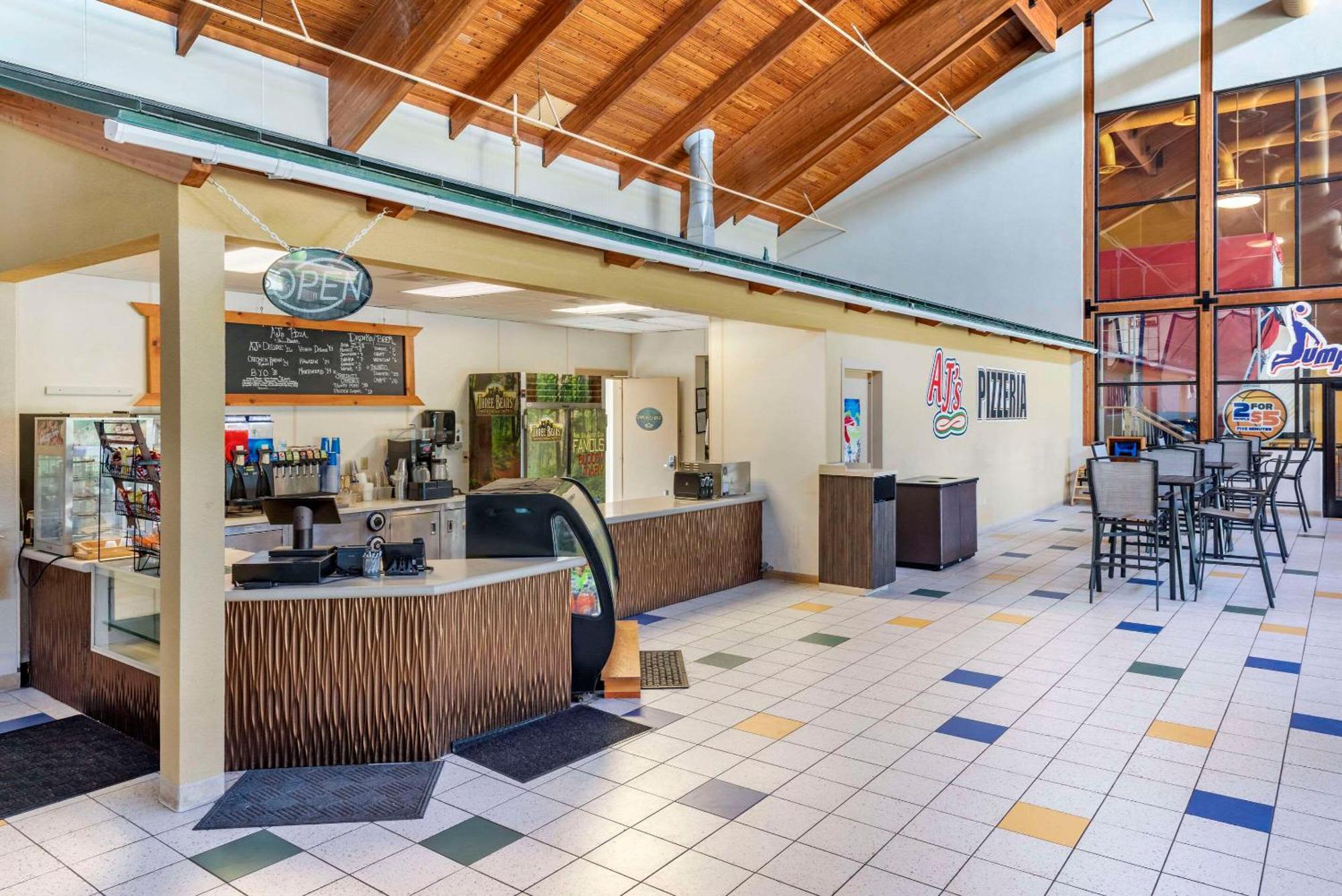 Three Bears Resort Waterpark Near Tomah Ascend Collection Warrens Extérieur photo